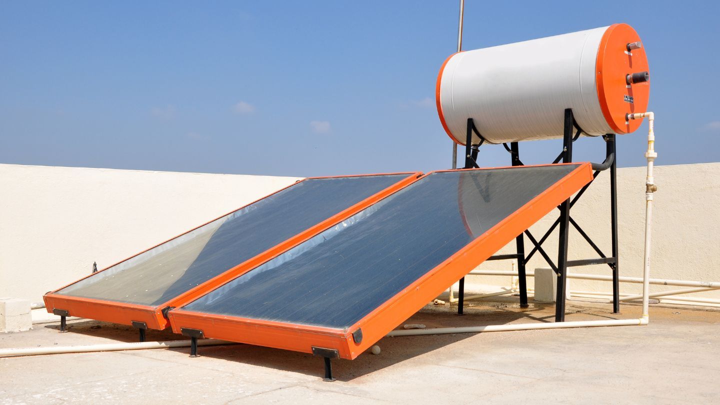  Solar Water Heaters: Sunlight vs. Power Outages 