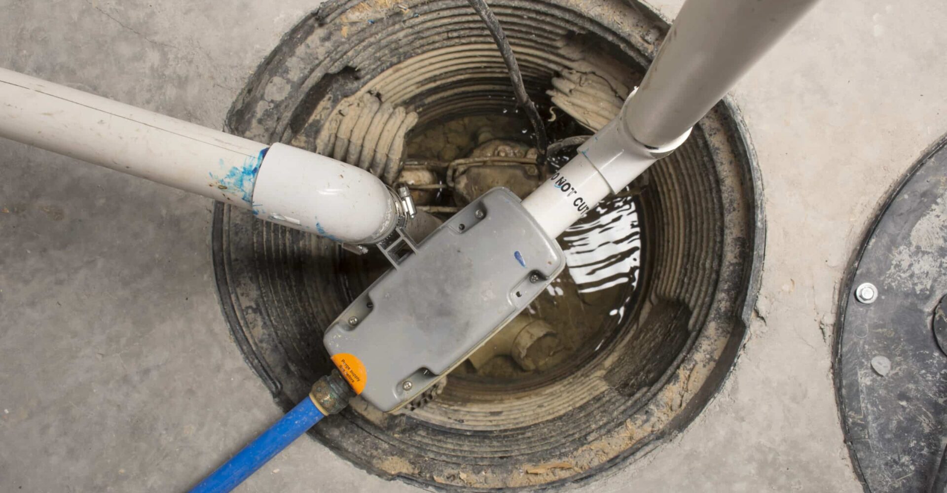 Professional Plumber Fixing Plumbing Issue
